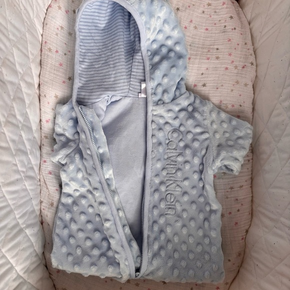 ⭒ 3-6M Calvin Klein Warm Hooded Baby Blue Textured Onesie plush Zip-up ⭒ - Picture 7 of 14